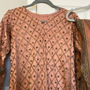 Salwar kameez/ Pakistani/ Indian